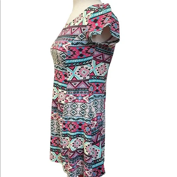 Love Aztec short sleeve mini dress size Medium multicolored - Picture 4 of 4